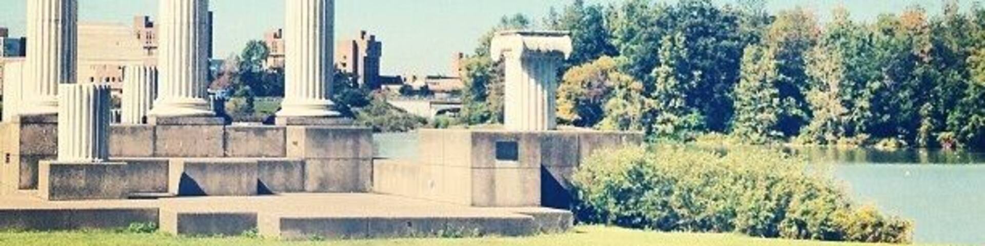 What a beautiful day to be a ub student #collegelife #perfectday #bluesky #pillars #universityatbuffalo