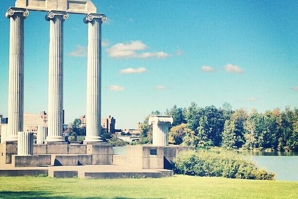 What a beautiful day to be a ub student #collegelife #perfectday #bluesky #pillars #universityatbuffalo