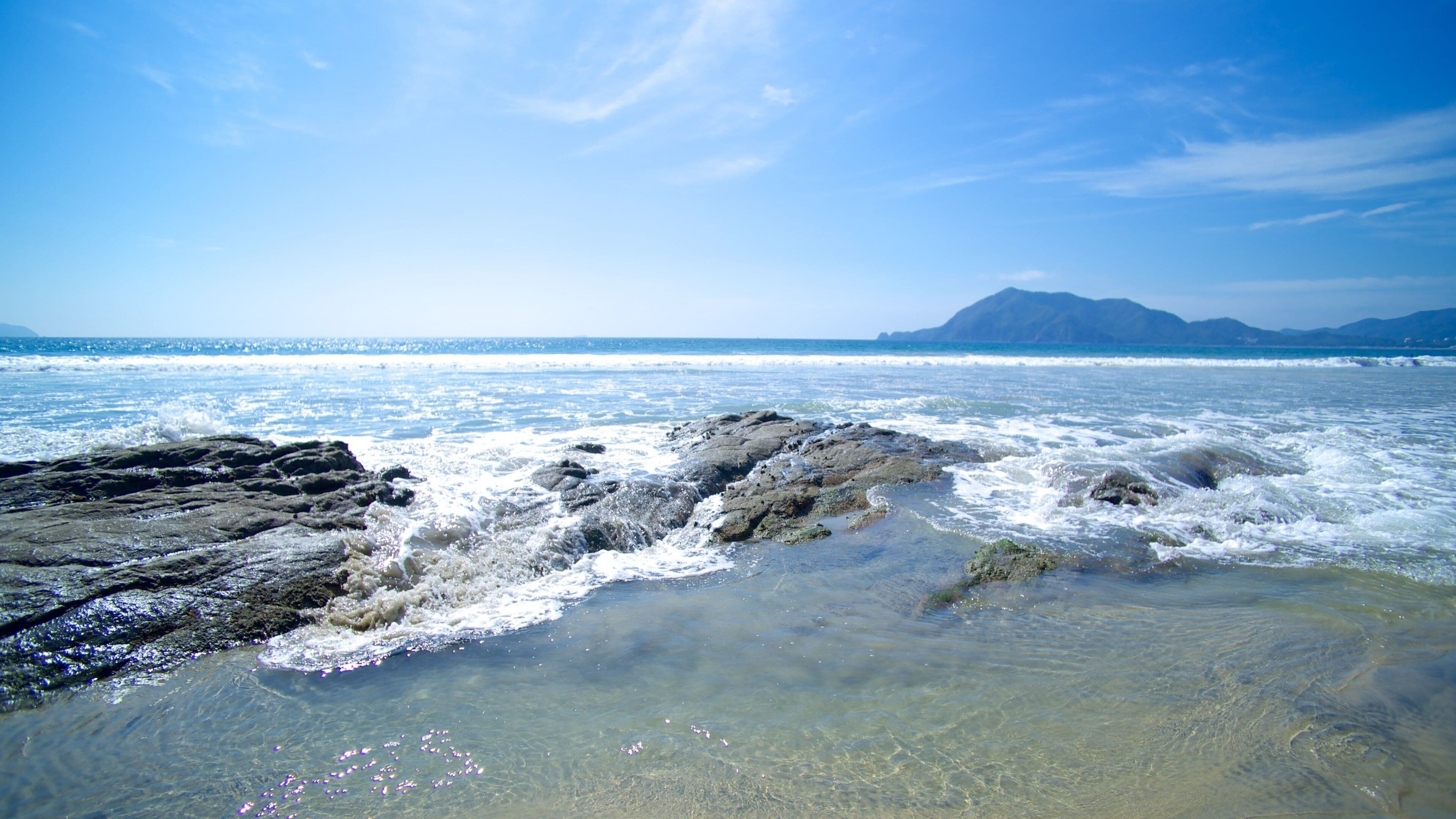 Oro Strand som viser klippekystlinje