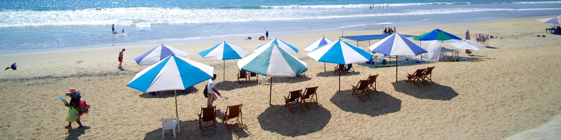 Playa de Oro som inkluderar ett lyxhotell och en sandstrand