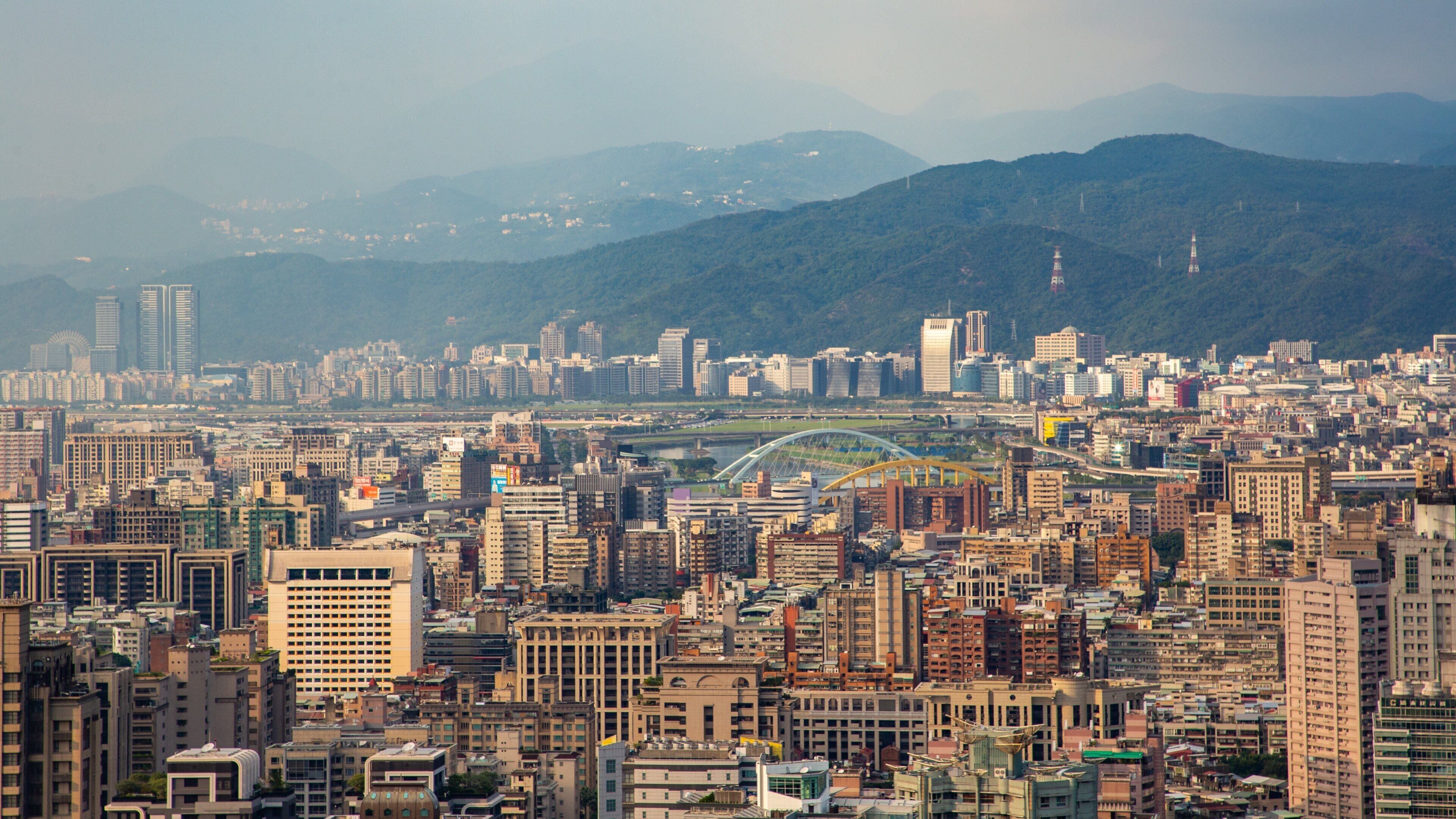 Elephant Mountain showing landscape views and a city
