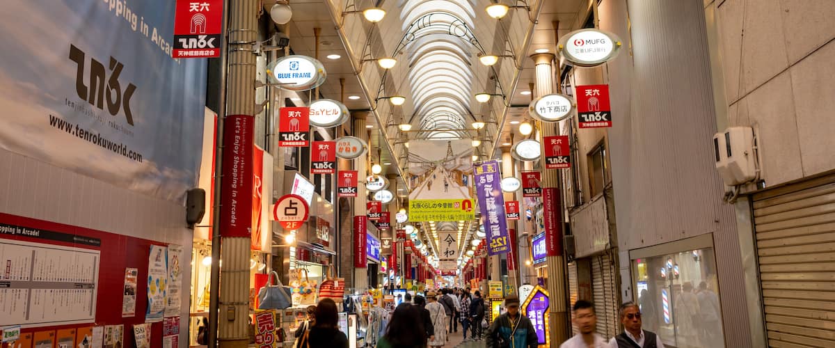 Tenjimbashi-Suji Shopping Street showing interior views and shopping