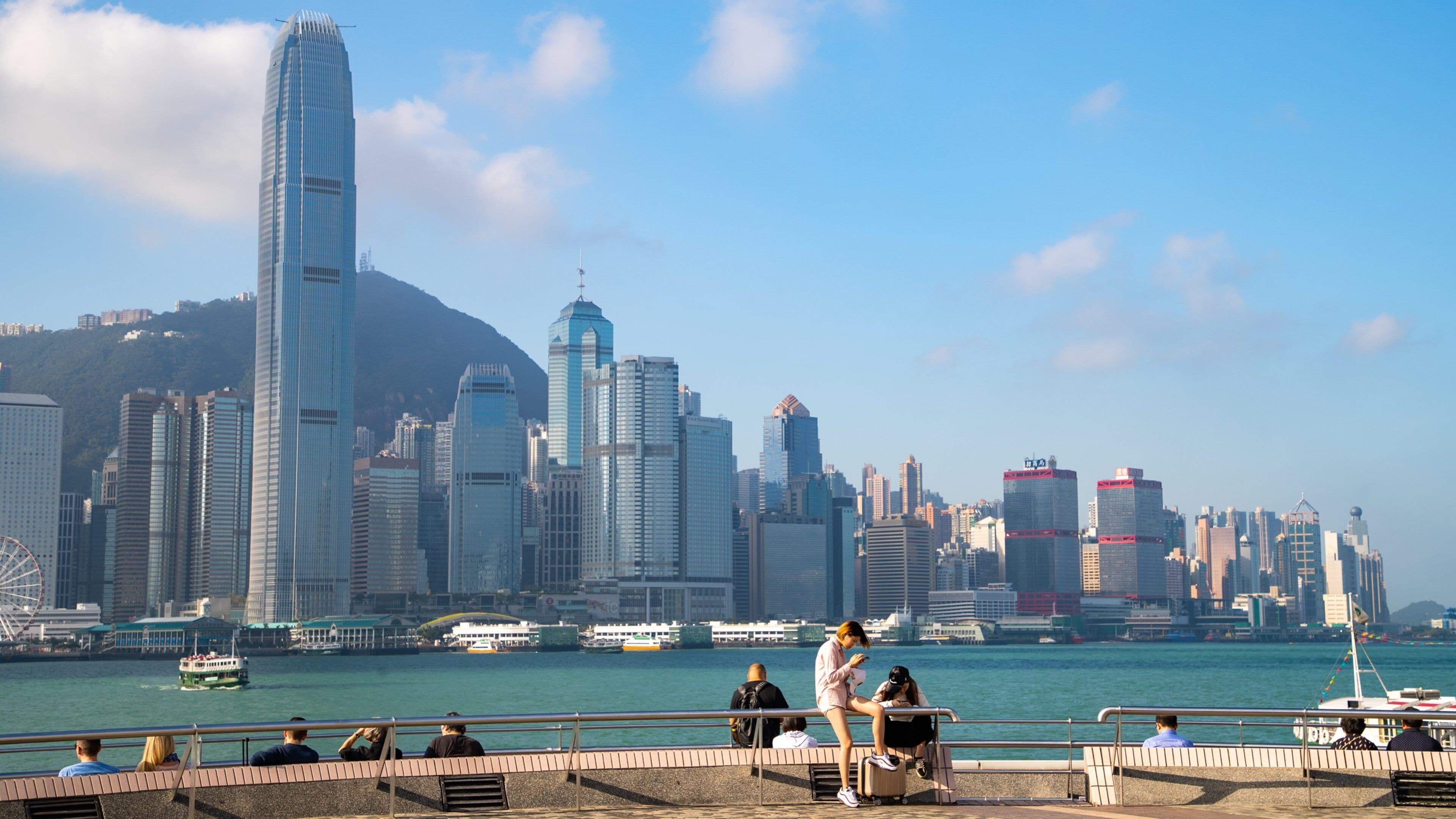 Tsim Sha Tsui Promenade showing a city and a bay or harbor