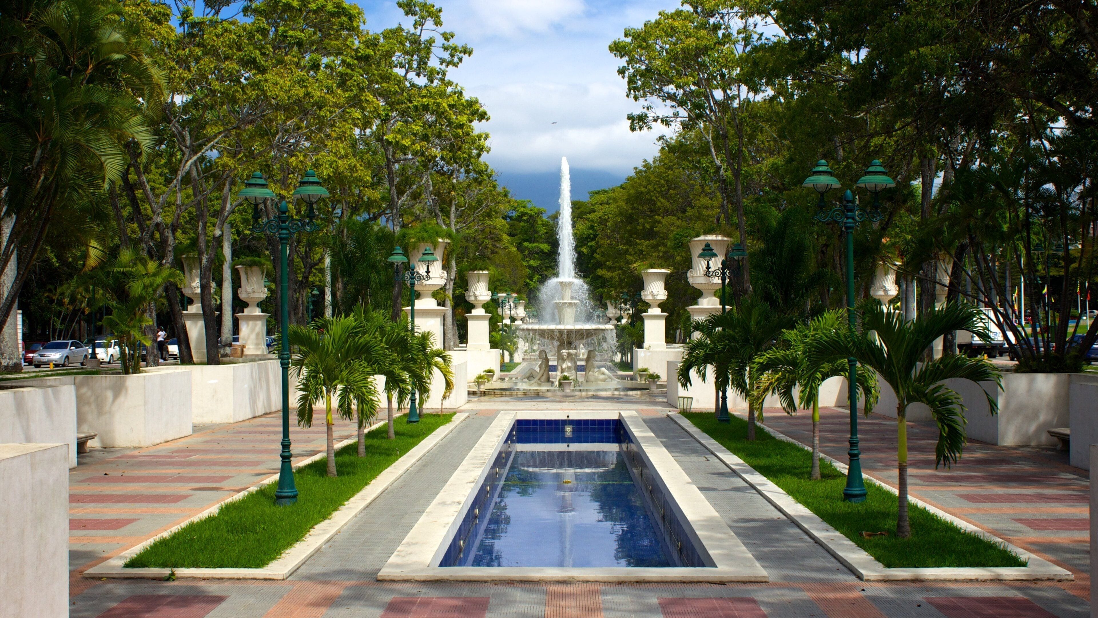 Proceres Promenade showing a fountain
