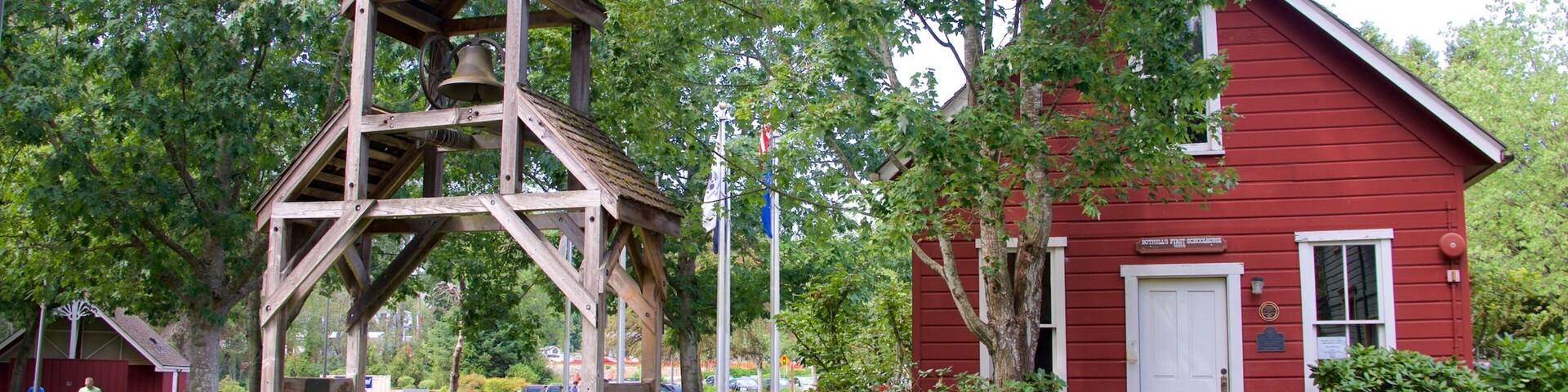 Park at Bothell Landing showing heritage architecture and a park