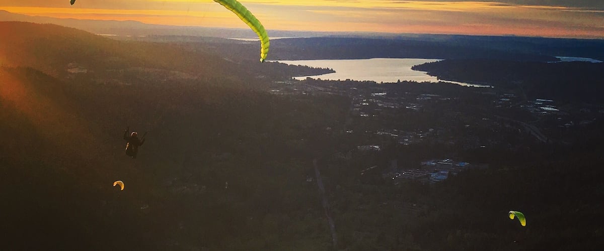 Wow!! #sunset #paraglide #poopoopoint #issaquah #seattle #washington #pnw #LifeAtExpedia