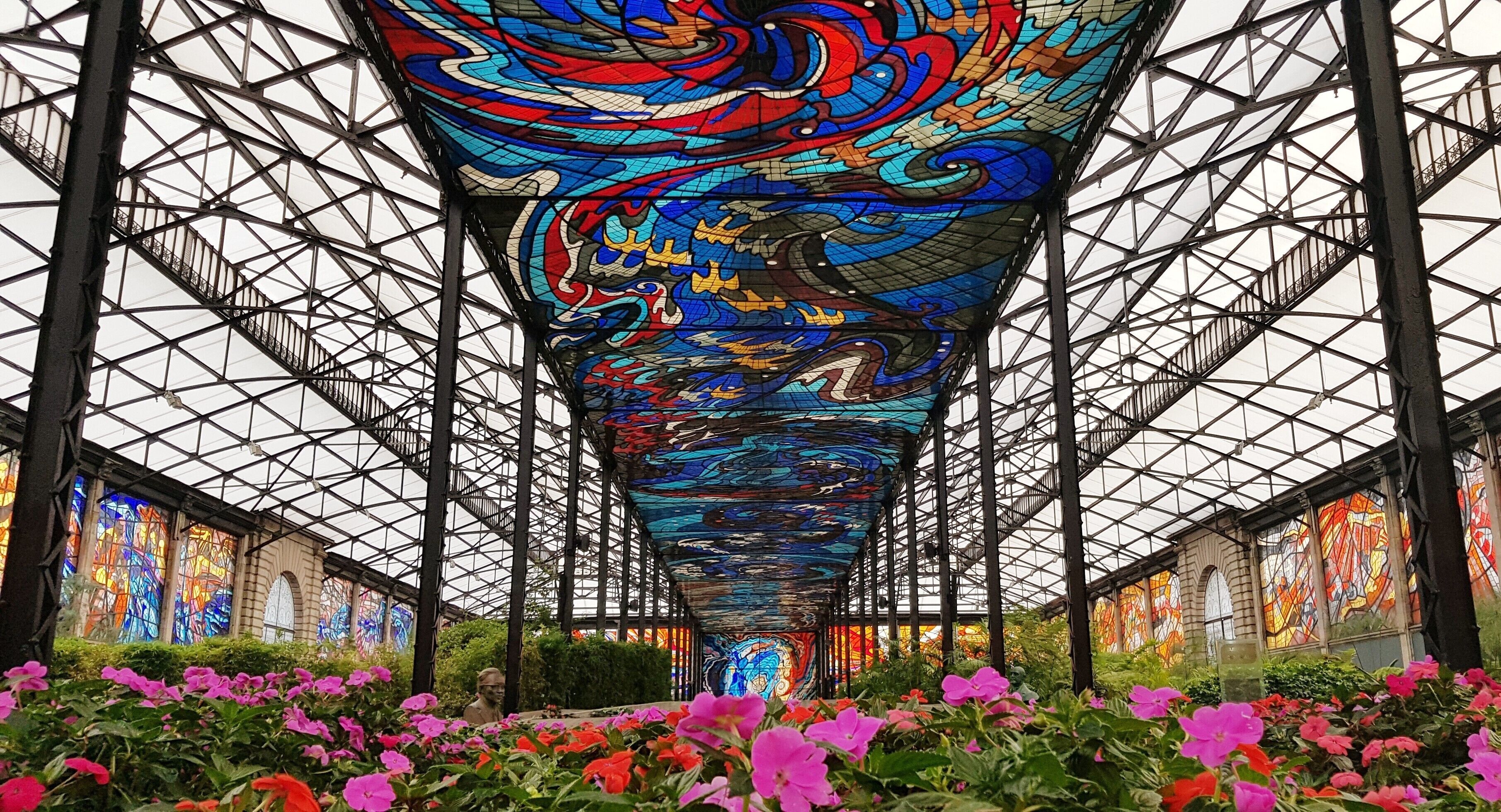 #lifeatexpedia #weloveourmarkets #latam #mexicocity #mexicostate #perspectives #cosmovitral is a stained glass mural and botanical garden. The building originally was constructed in 1910 as the 16 de Septiembre Market and was designed by a local artisan Leopoldo Flores.