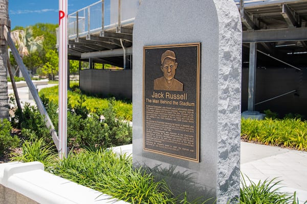 Clearwater showing a park and signage
