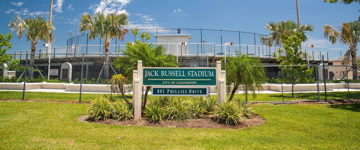 Clearwater showing a garden and signage