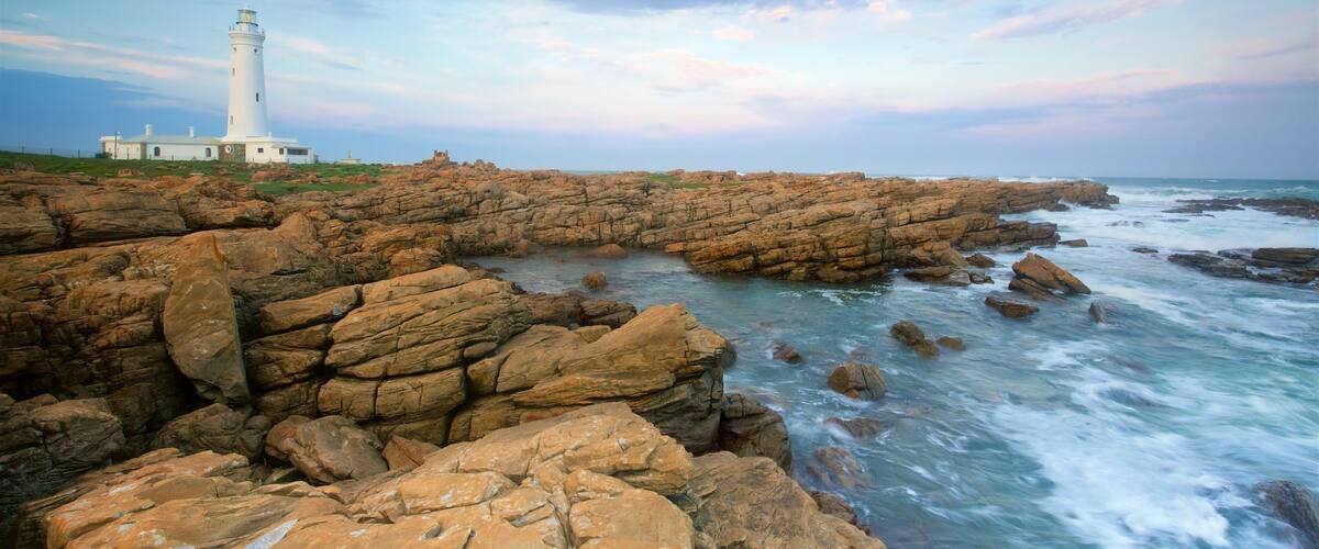 Seal Point fyr som visar klippig kustlinje, kustutsikter och en fyr