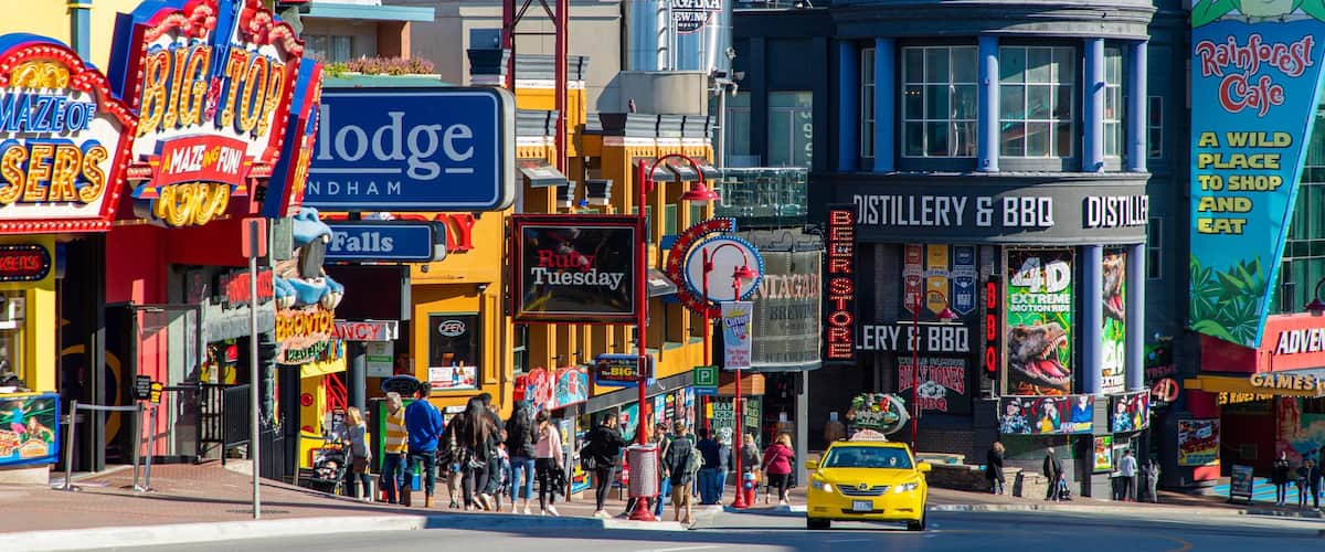 Clifton Hill showing signage and street scenes