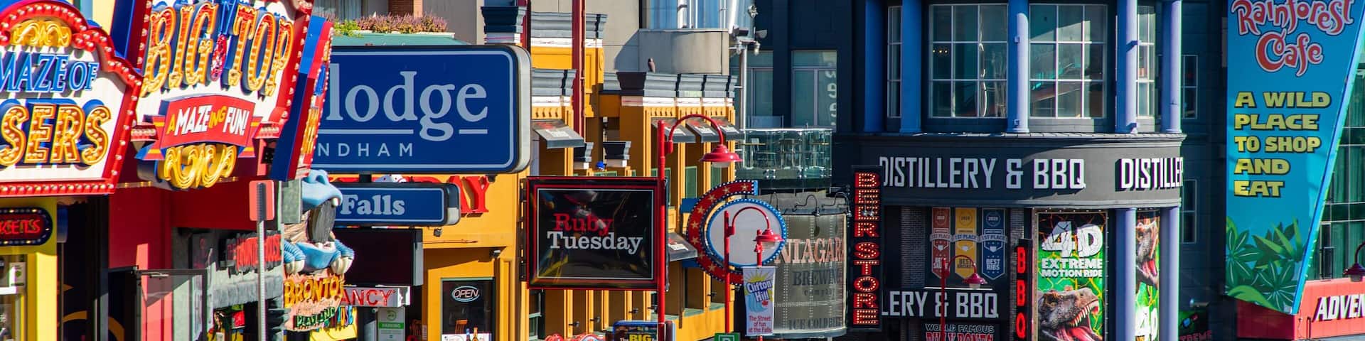 Clifton Hill showing signage and street scenes