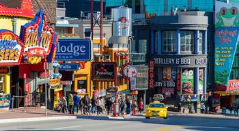 Clifton Hill showing signage and street scenes