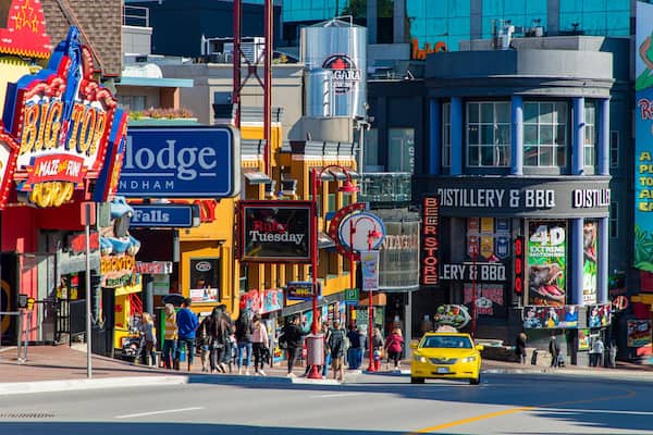 Clifton Hill showing signage and street scenes