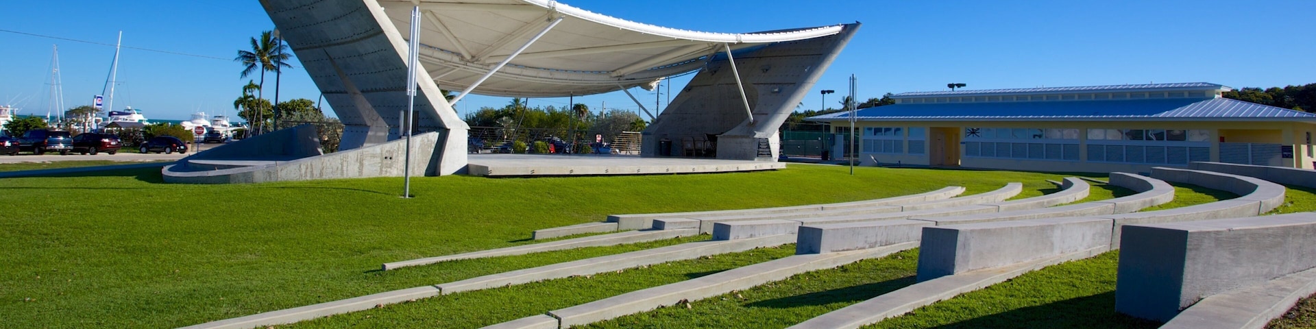 拓荒者公園 设有 花園, 現代建築 和 戲劇場景