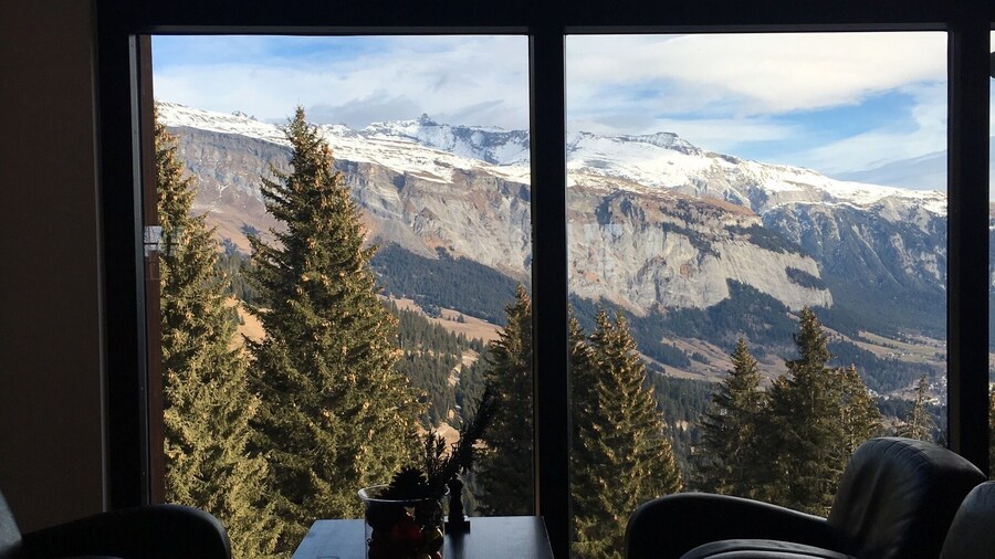 The best backdrop to a hot chocolate half way down the slopes