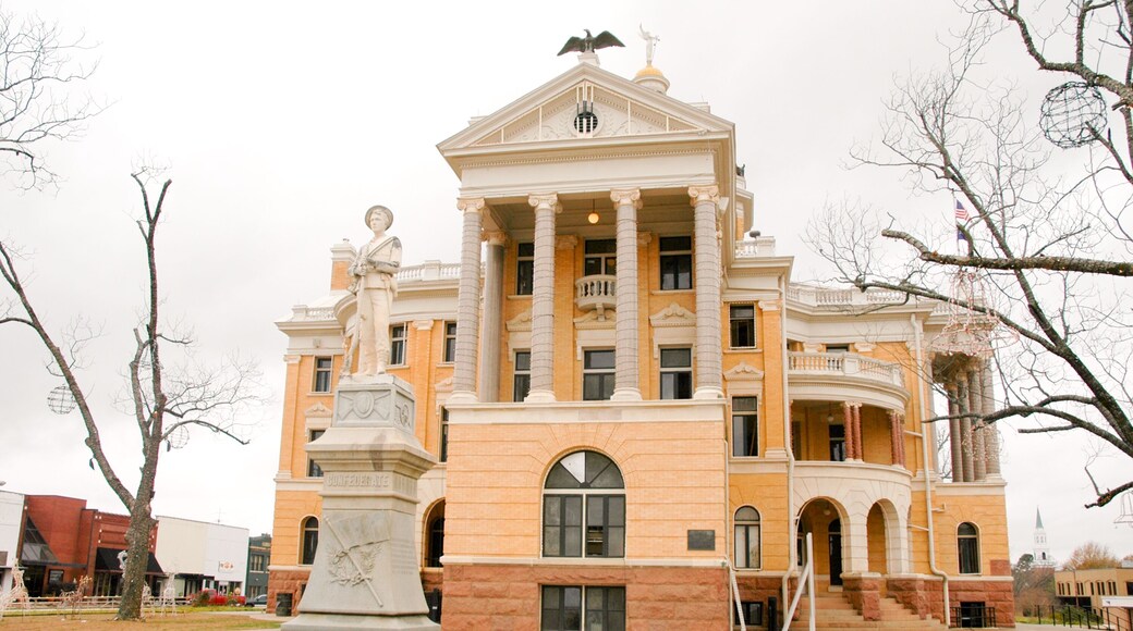 Marshall Courthouse Monument to the Confederate soldier