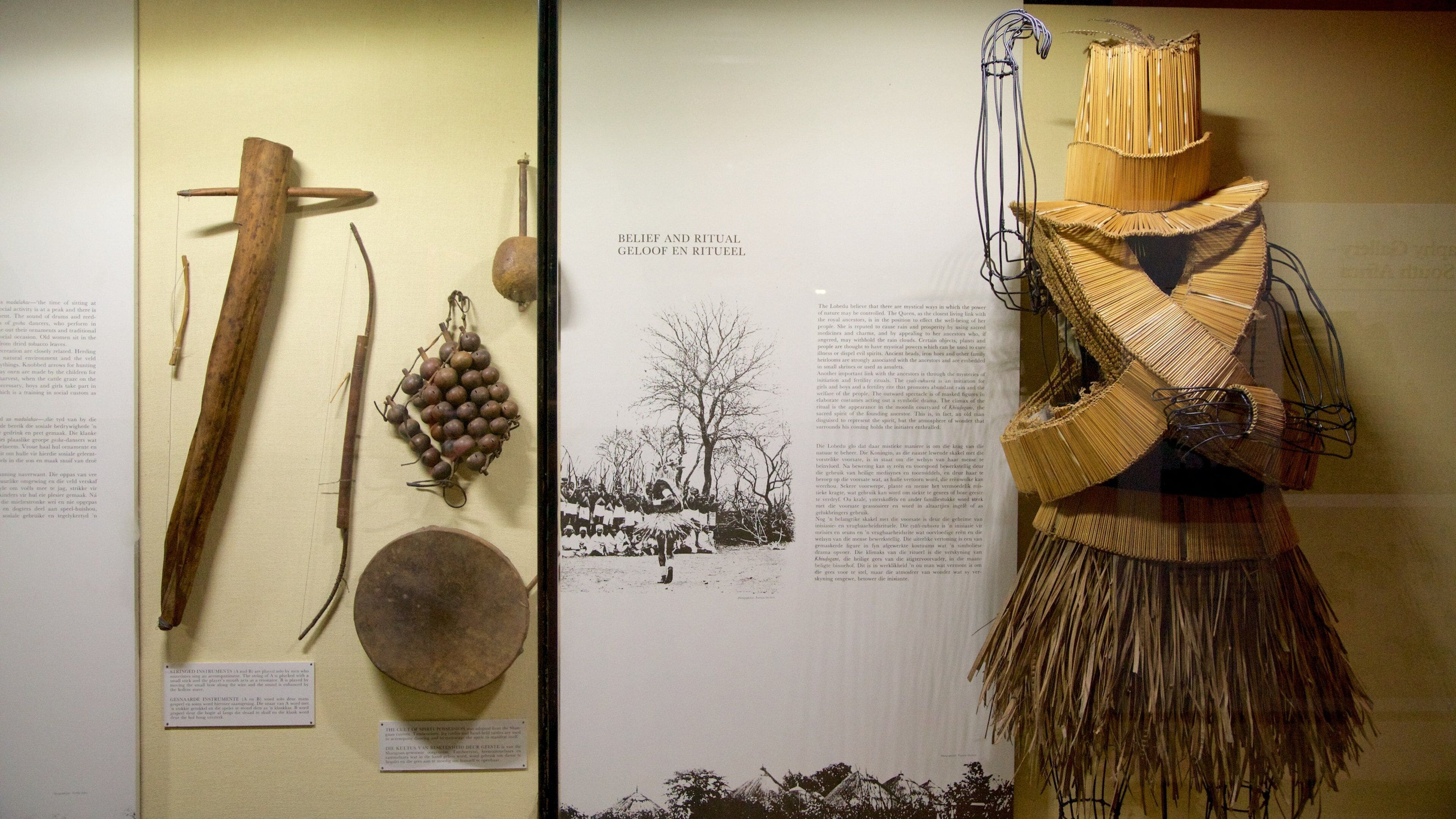 South African Museum and Planetarium montrant vues intérieures