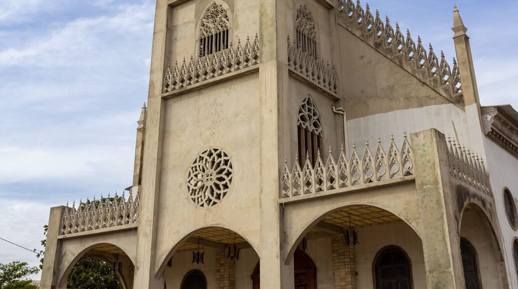 Detalhe da vista lateral da Paróquia São Francisco de Assis na cidade de Catalão em Goiás.