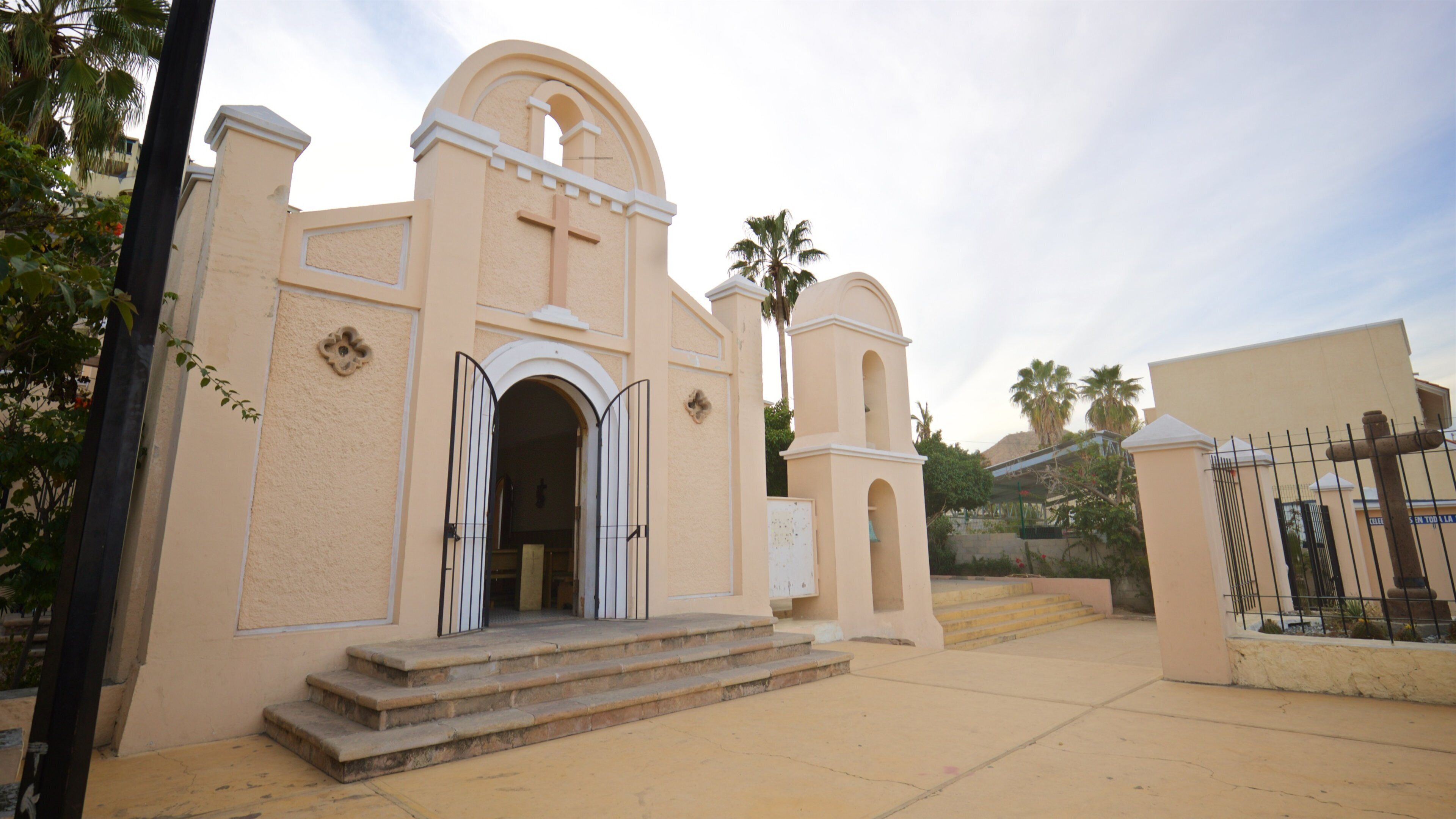 Church of Saint Luke featuring a church or cathedral