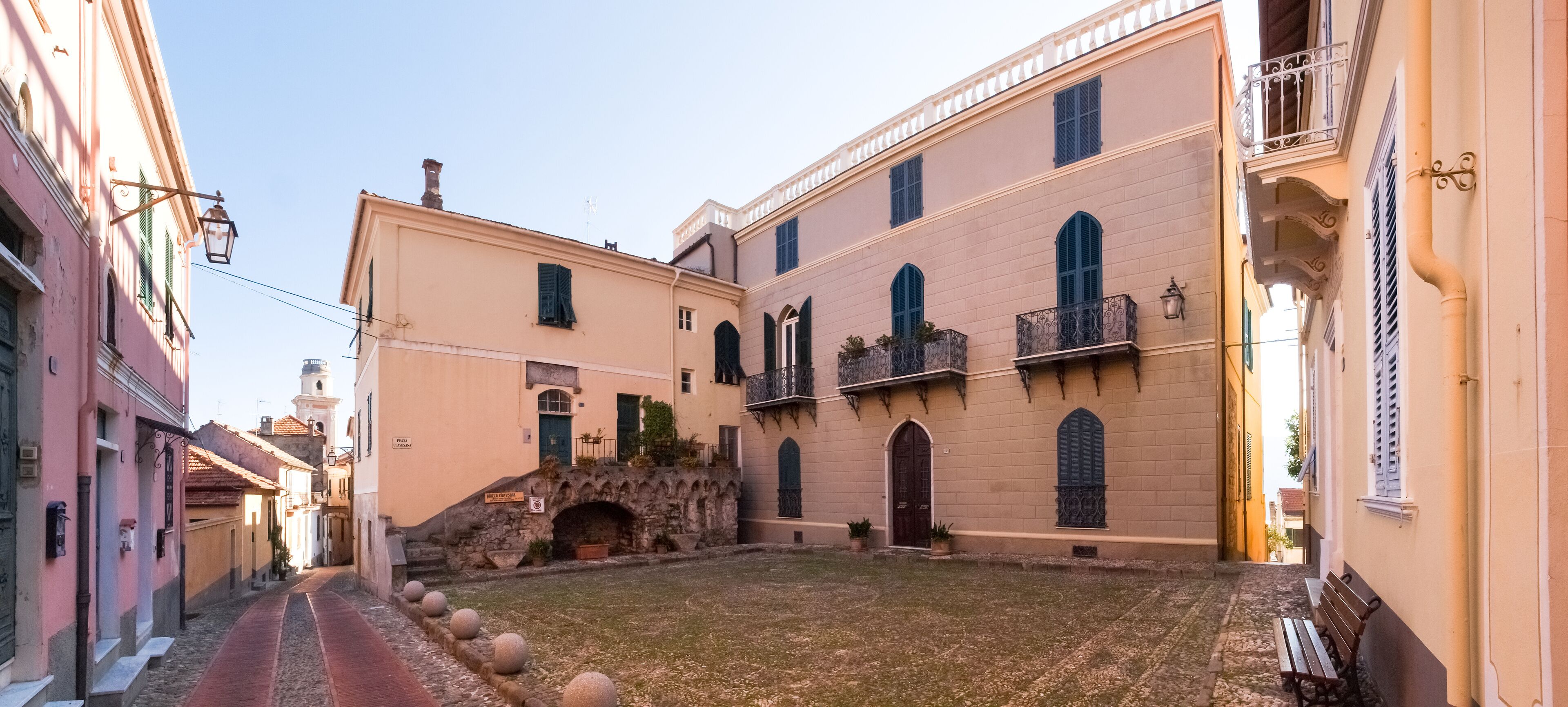 Diano Castello, Roads and streets