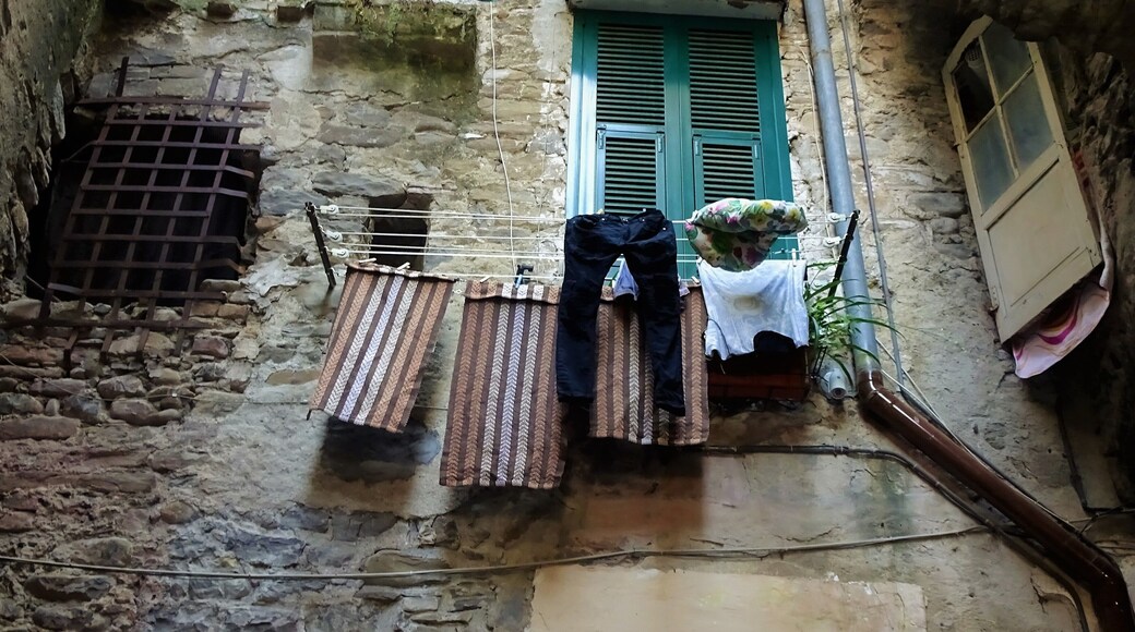 Touring the hinterland of San Remo: a mosaic of mountain villages, rivers and picturesque spots.