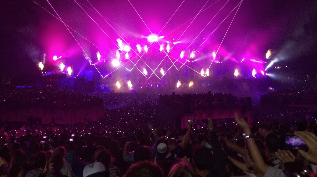 The mainstage all lit up.