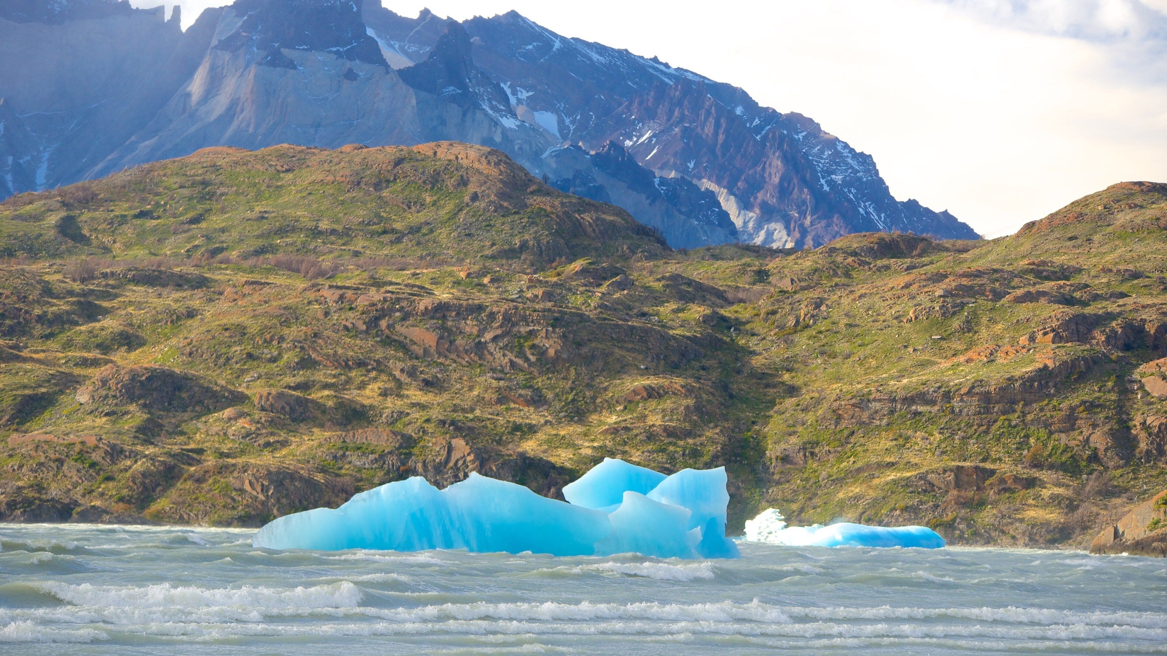 Torres Del Paine showing landscape views, tranquil scenes and mountains