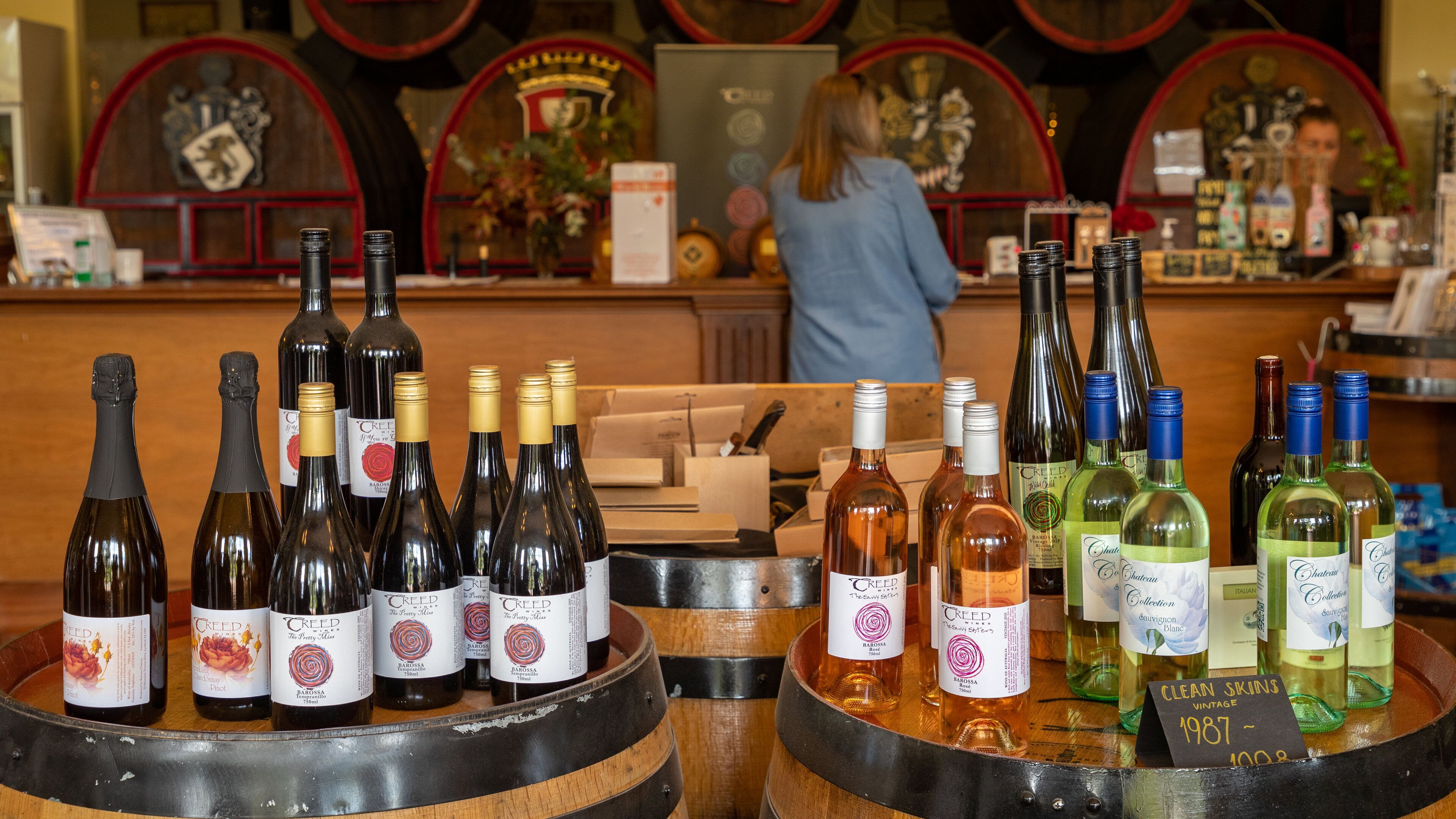 Barossa Chateau showing drinks or beverages and interior views