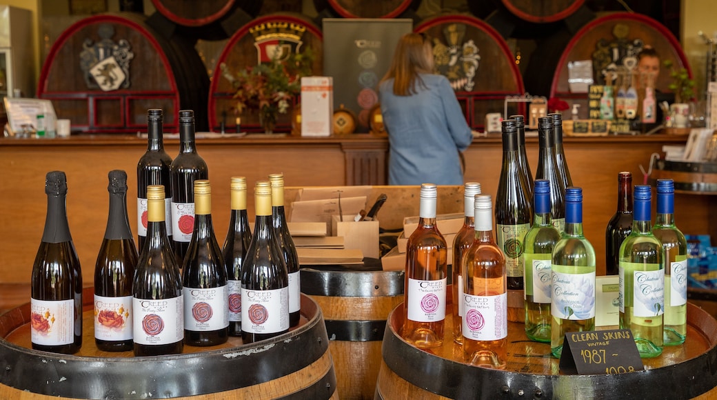 Barossa Chateau showing drinks or beverages and interior views
