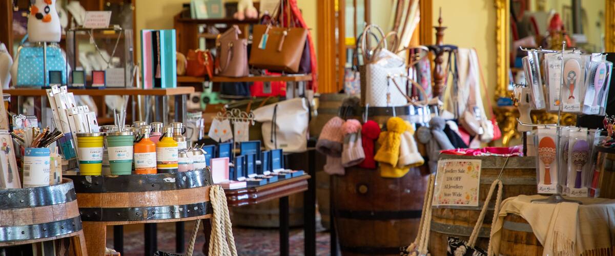 Barossa Chateau featuring interior views