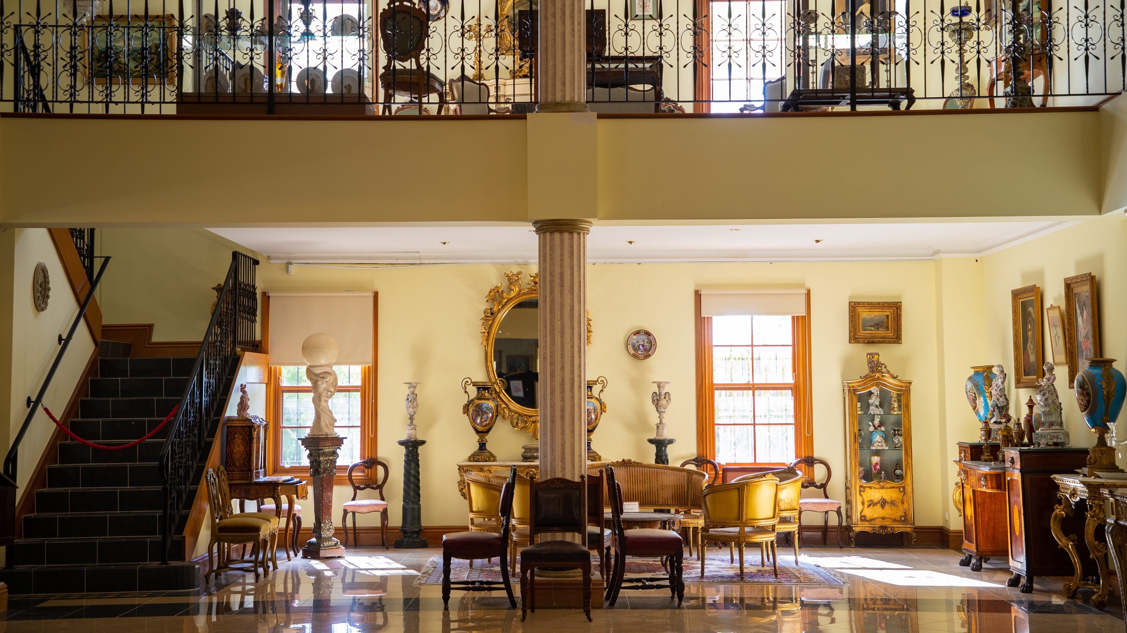 Barossa Chateau showing a castle, interior views and heritage elements