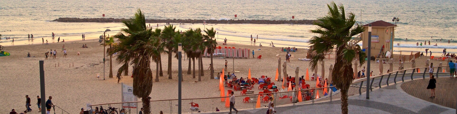 Praia Bograshov que inclui uma praia, um pôr do sol e paisagens litorâneas