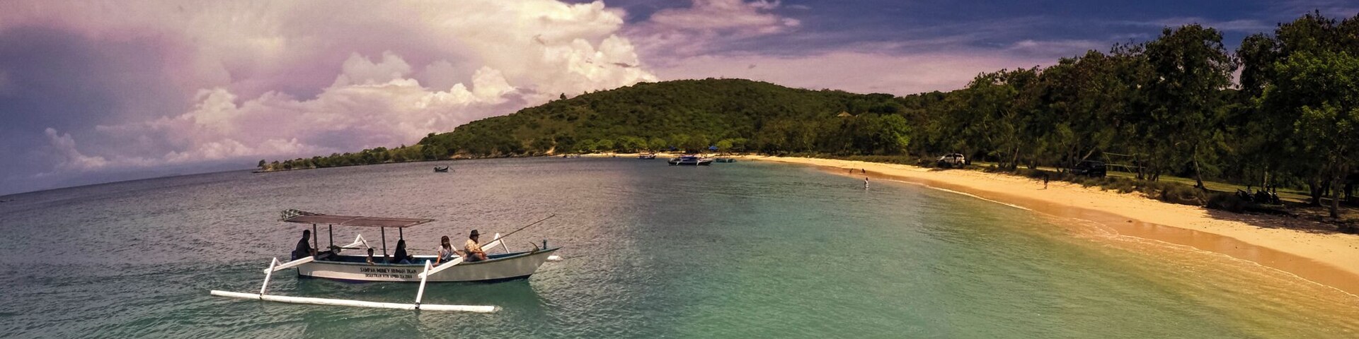 This pink sand beach is located at Lombok, Nusa Tenggara Barat province of Indonesia. The sands are so soft and water is so warm. Perfect destination!
#lombok #sea #beach #sands