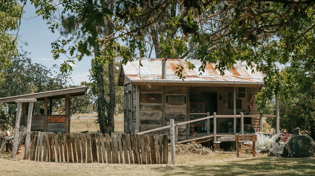 Oakey which includes farmland