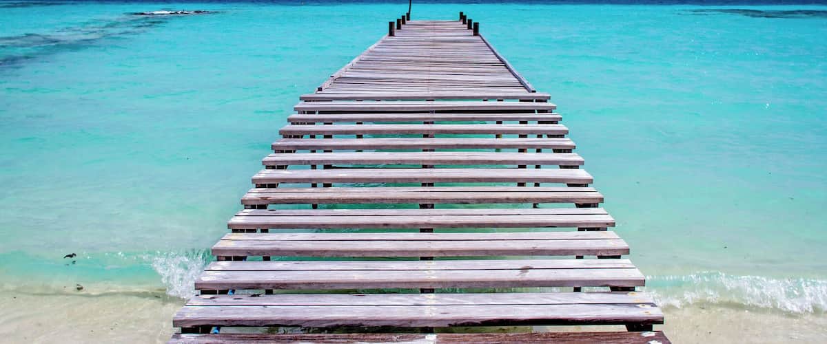 The #Maldives is an amazing place to be!! Im in love with warm tropical paradises, so this place has been calling my name since I was a 14 year old dreaming kid. I was there in 2007 and 2012 when this pic was taken and I reckon I will return again one day. Waves, people and water colour is insane!!
This one taken on the island that has the wave named "Chicken"... just across from "Cokes" Island where they make coca cola from desalinated saltwater!! #OSTravel