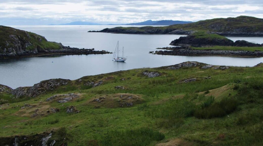 This gorgeous spot can be found at the very southern tip of the Isle of Harris. It's beyond St Clements Church and to the very end of the road. If you can dare the drive, the view, I promise, will not disappoint!
