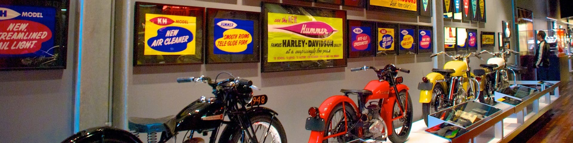 Museo Harley Davidson ofreciendo vistas interiores