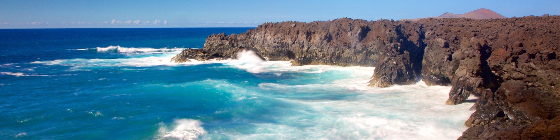 Grutas Los Hervideros caracterizando litoral acidentado