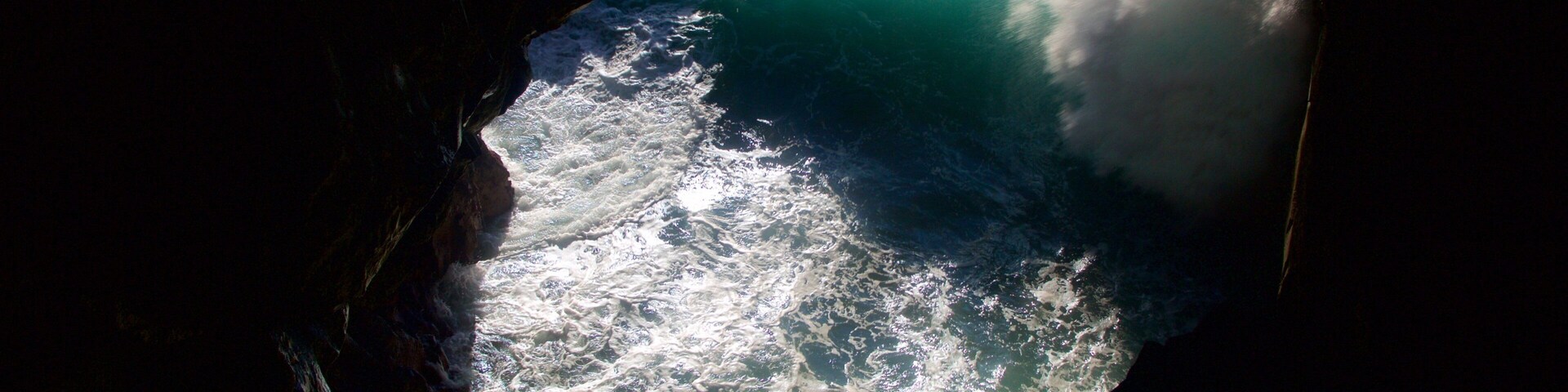 Los Hervideros Caves featuring surf