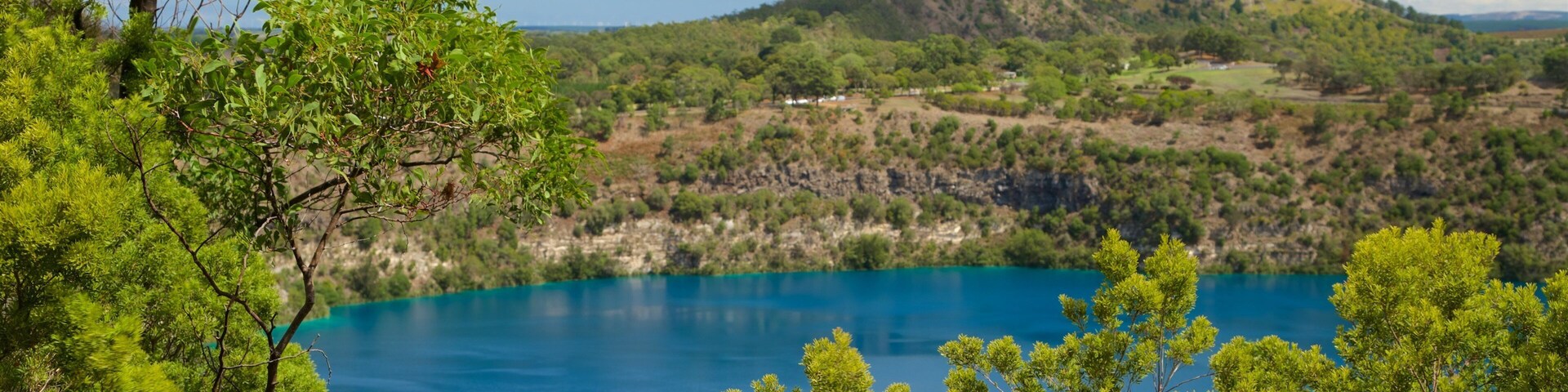 Reserva natural Blue Lake mostrando escenas tranquilas y un lago o espejo de agua