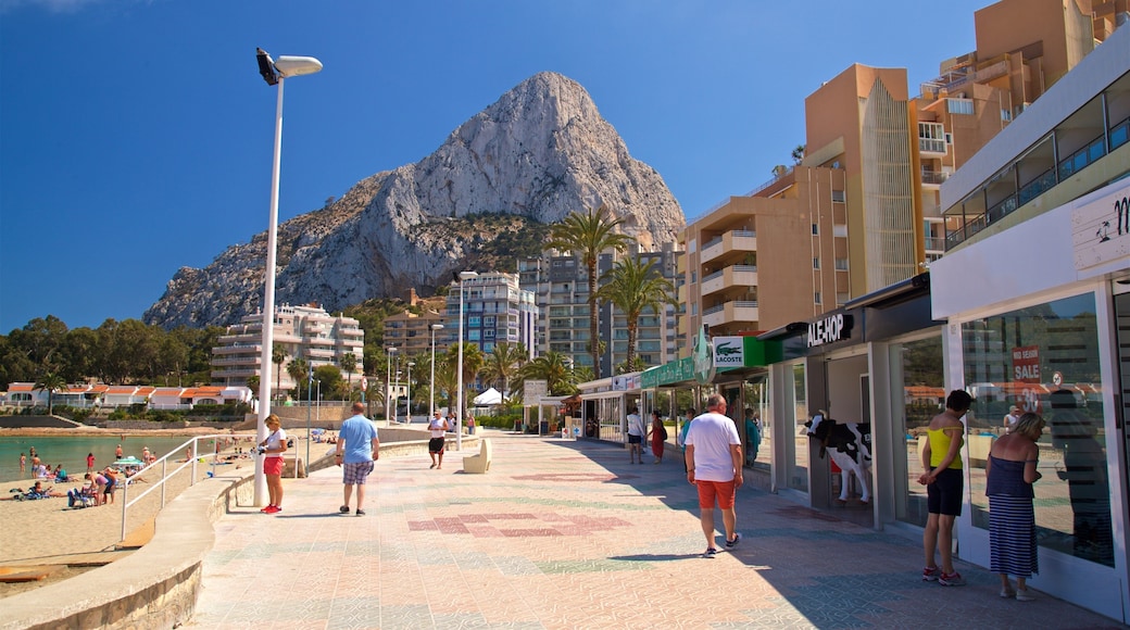 La Fossa Beach which includes a coastal town