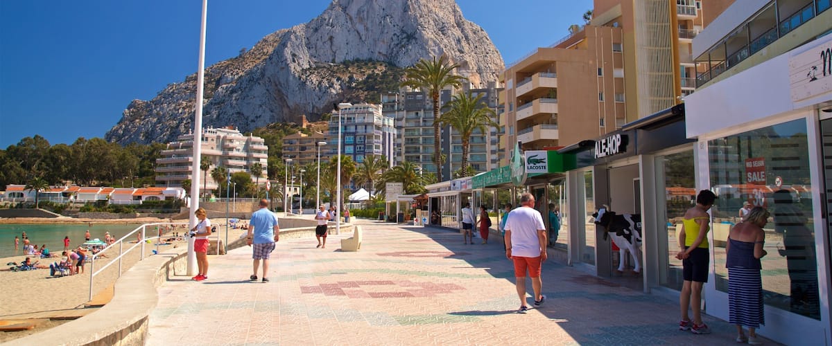 La Fossa Beach which includes a coastal town