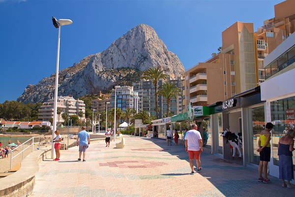 La Fossa Beach which includes a coastal town