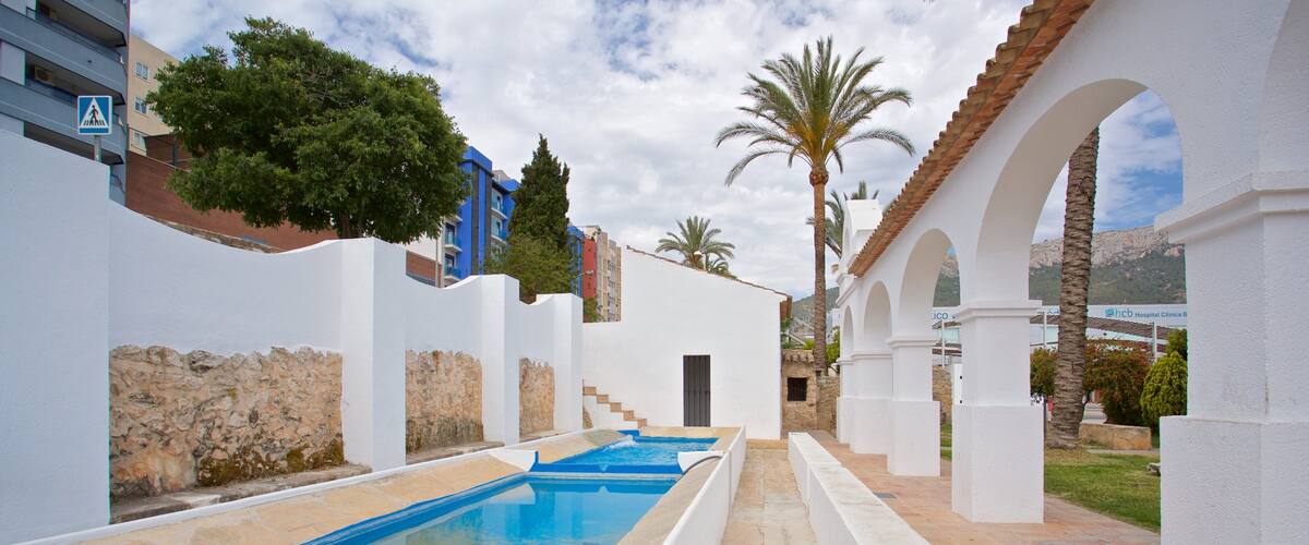 Llavador de la Font which includes a pool