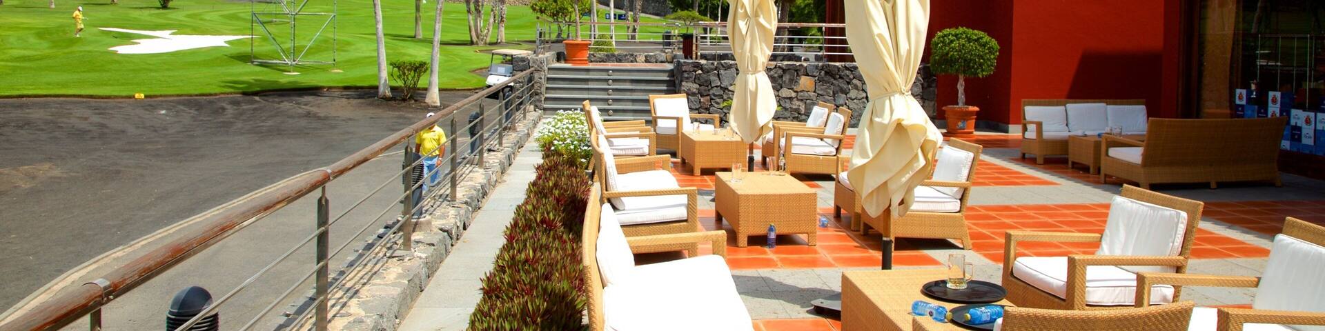 ゴルフ コスタ アデヘ フィーチャー ゴルフ と カフェ シーン