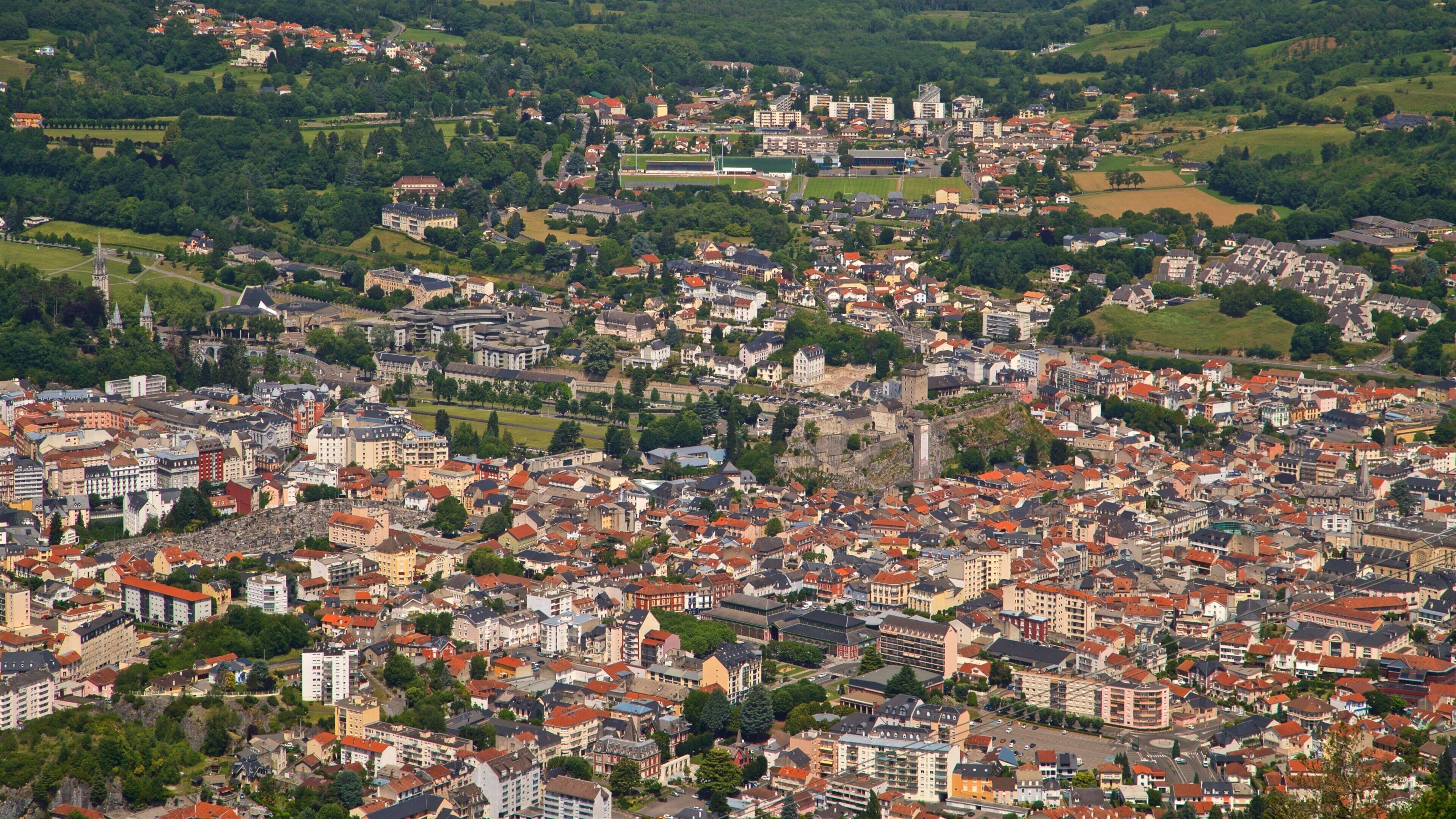 Pic du Jer which includes landscape views and a city