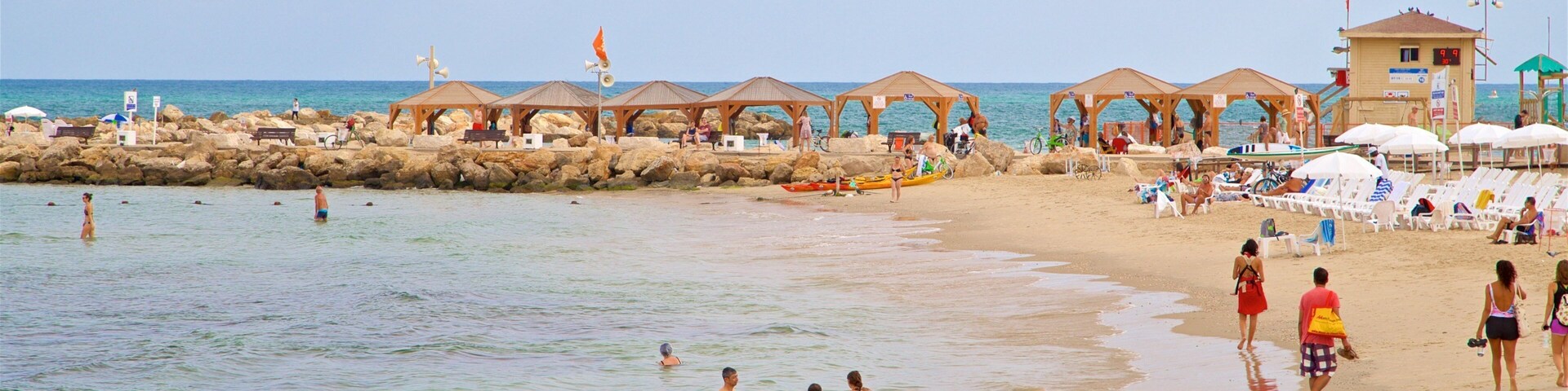 Lahat-Promenade das einen Schwimmen, Strand und allgemeine KĂŒstenansicht