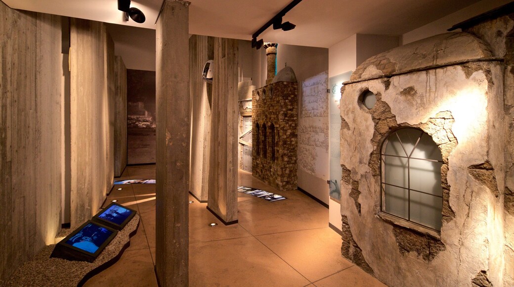 Yitzhak Rabin Center ofreciendo vistas interiores