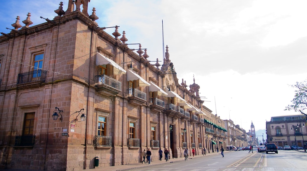 Palacio Federal que incluye arquitectura patrimonial, un edificio administrativo y imágenes de calles